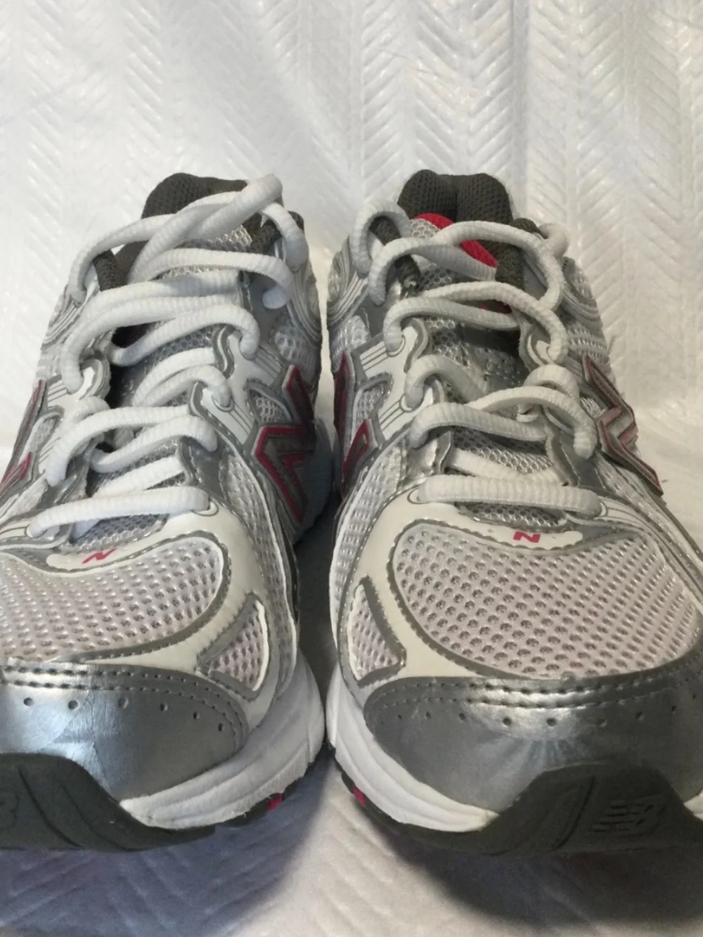 New Balance 470 Running Shoe Sneaker Sz 6 Women’s White Silver Pink
